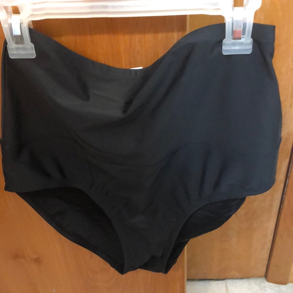 Black island waves size 8 woman’s swim bottoms